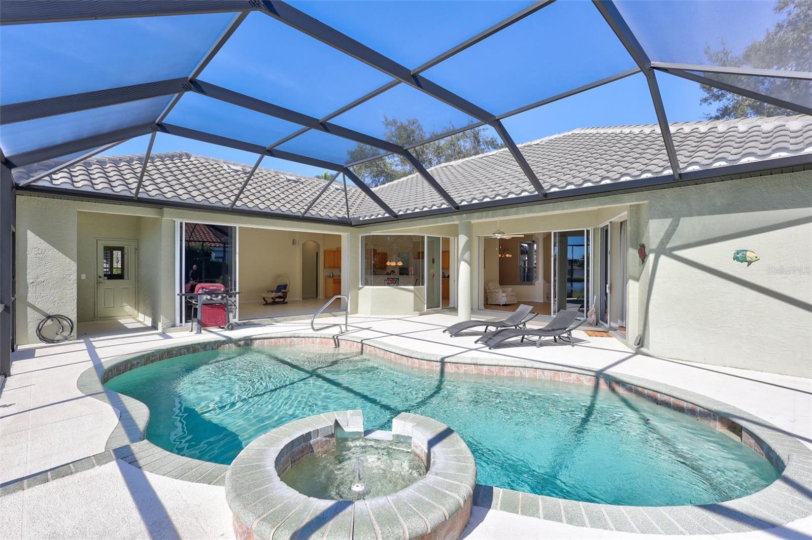 THREE OAKS - Residential