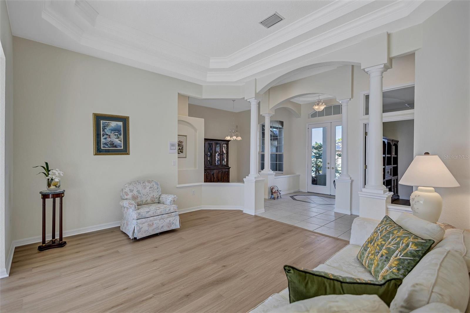 THREE OAKS - Residential