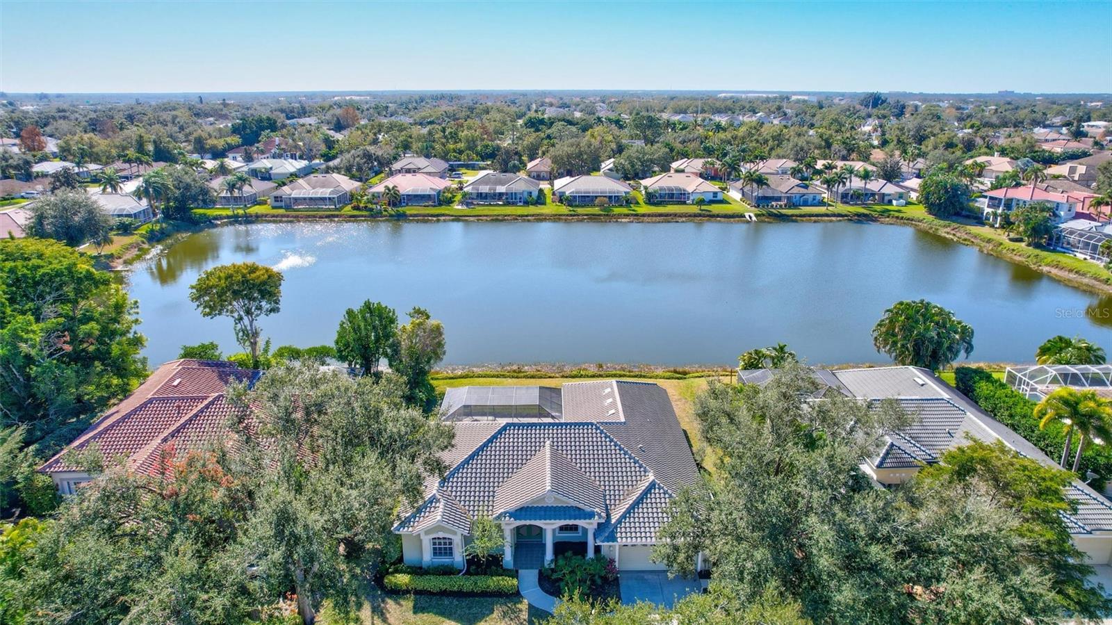 THREE OAKS - Residential