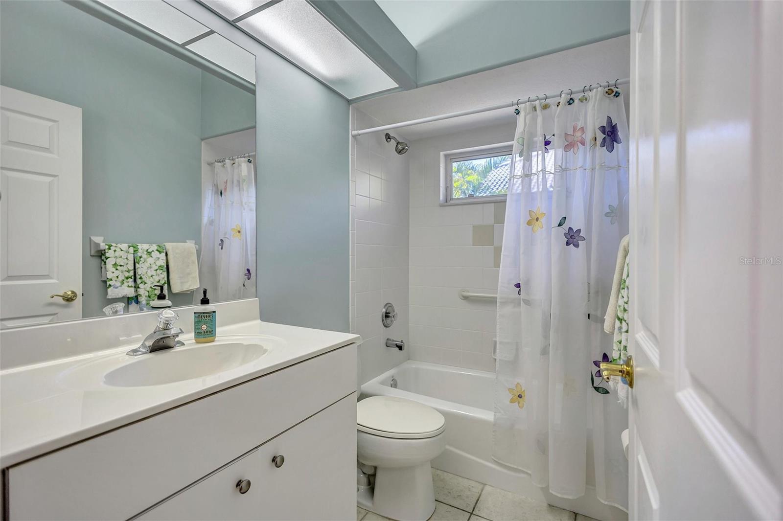 THREE OAKS - Residential