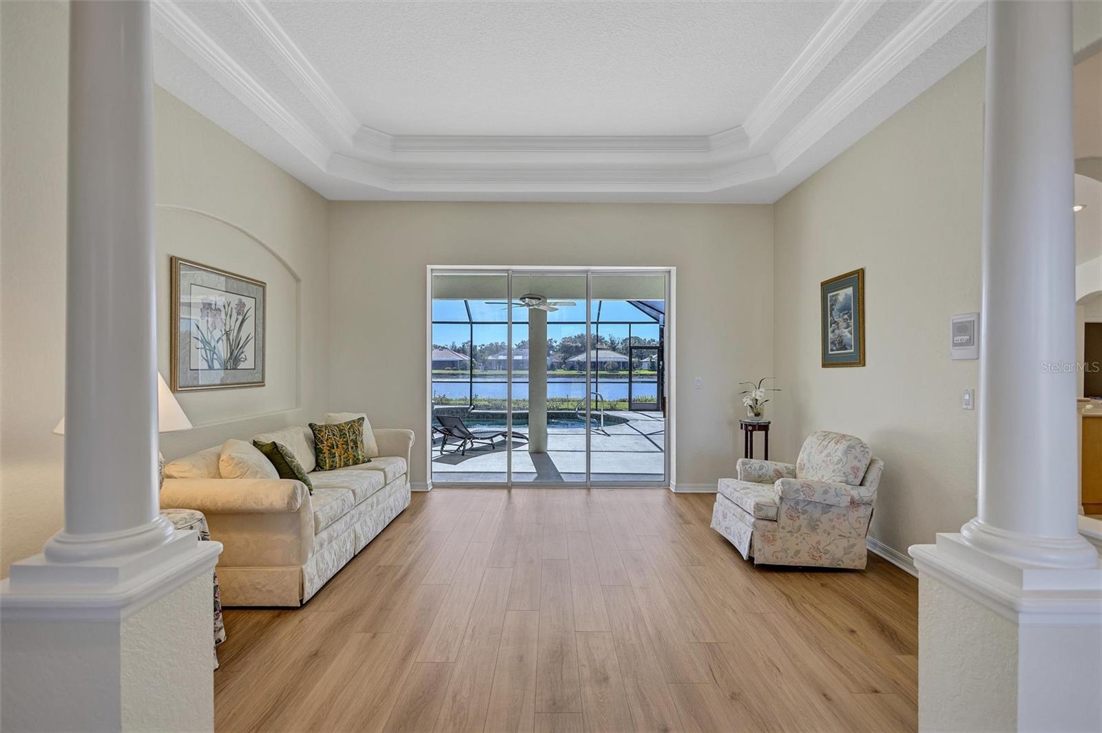 THREE OAKS - Residential