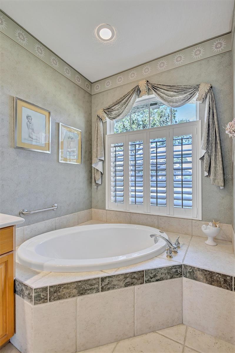 THREE OAKS - Residential