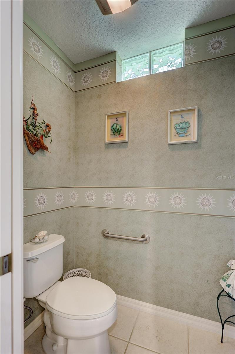 THREE OAKS - Residential