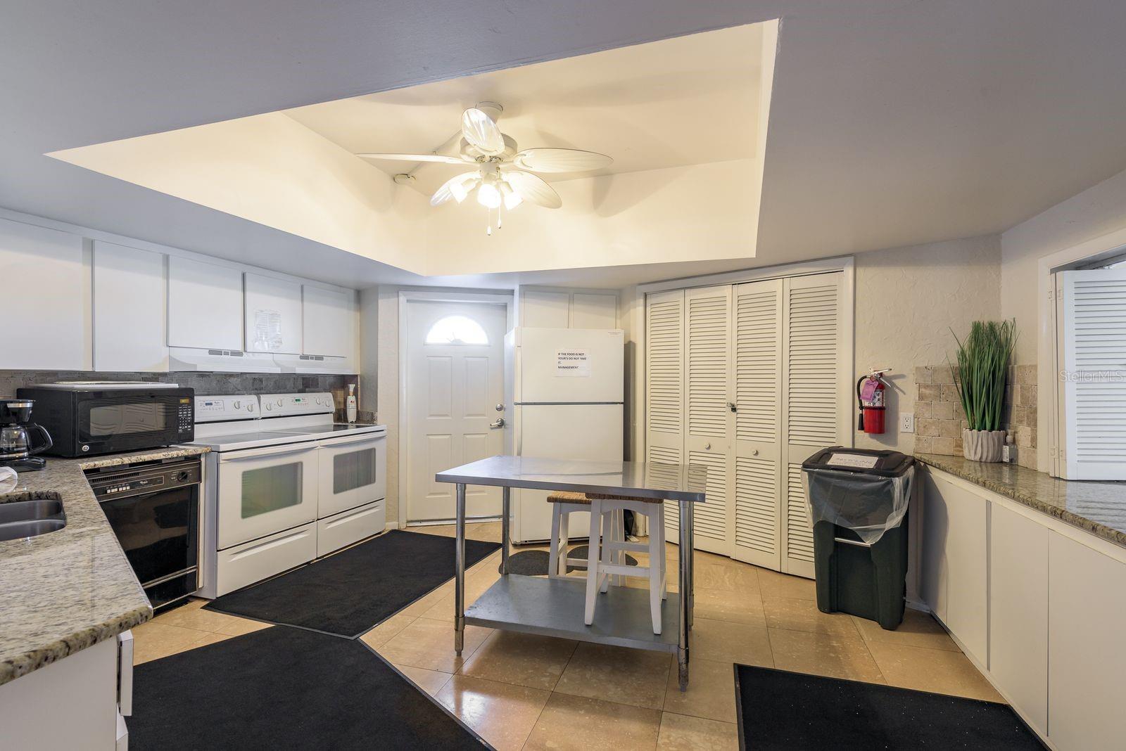 IMPERIAL POINT CONDO IV - Residential