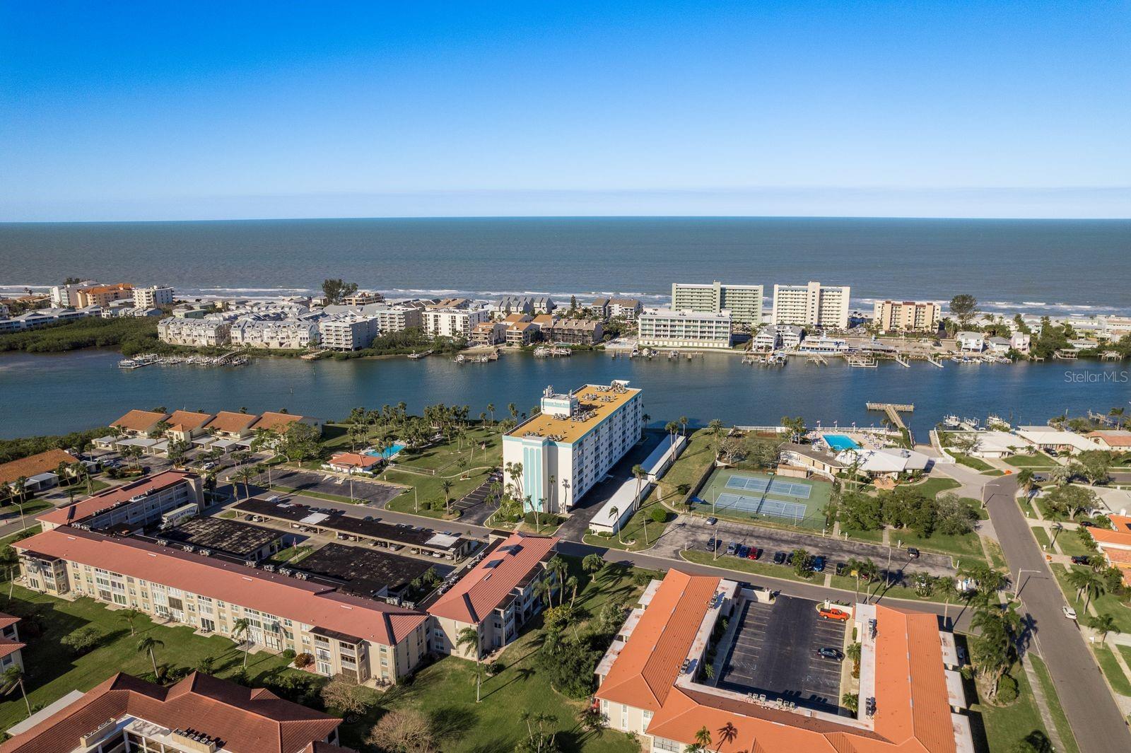 IMPERIAL POINT CONDO IV - Residential