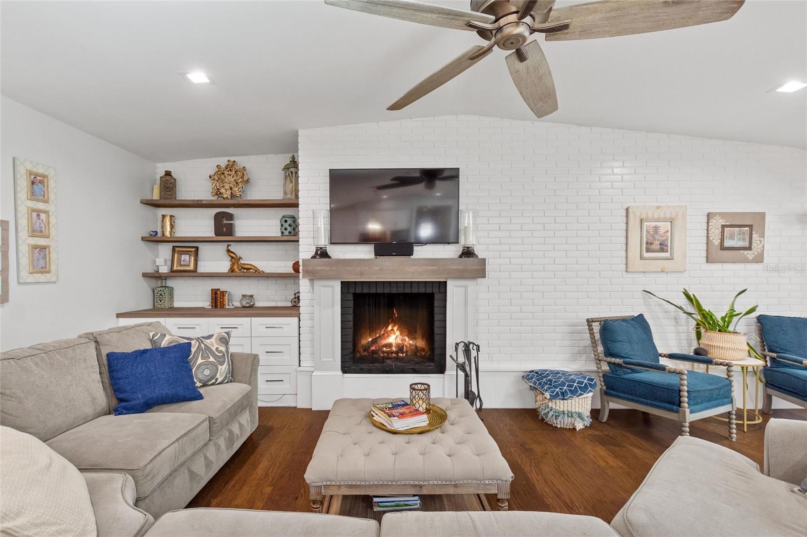 TIMBERLANE SHORES - Residential