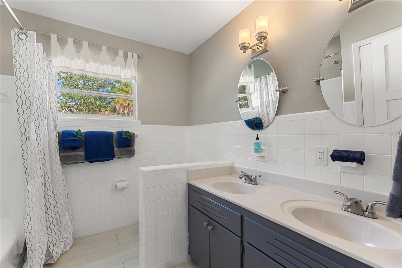 TIMBERLANE SHORES - Residential