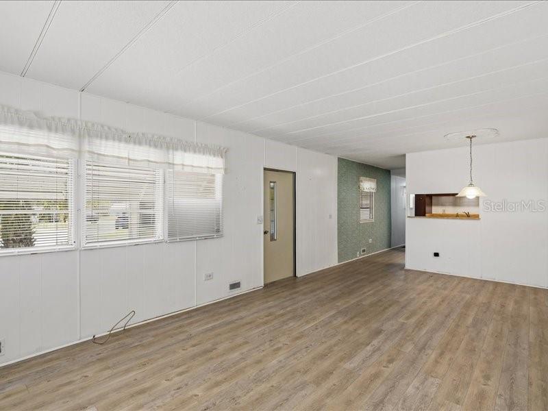 LA DORA MANOR - Residential