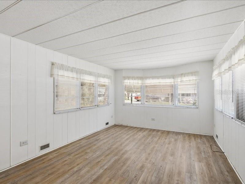 LA DORA MANOR - Residential