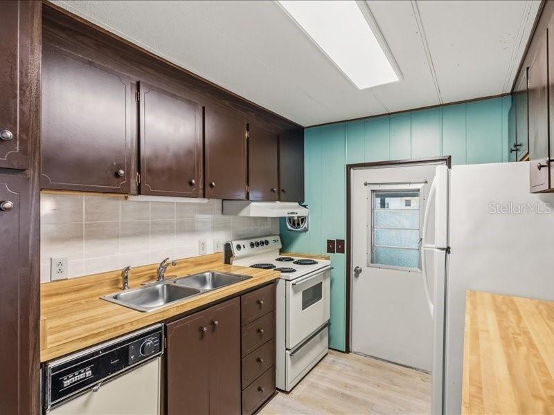 LA DORA MANOR - Residential