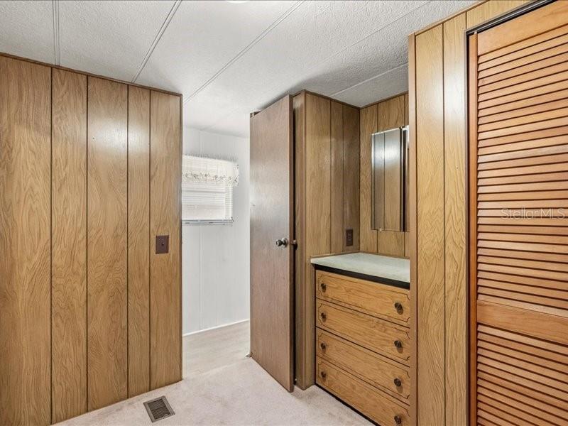 LA DORA MANOR - Residential