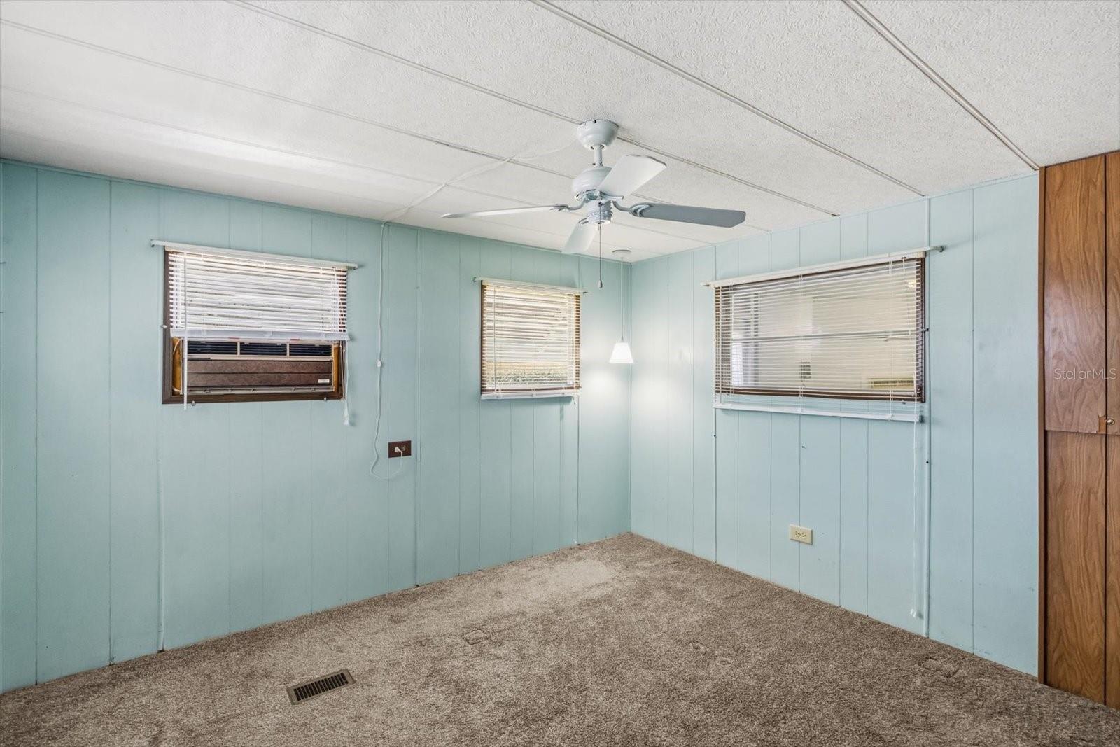 LA DORA MANOR - Residential