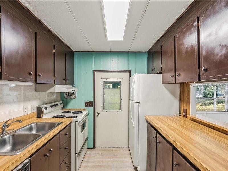 LA DORA MANOR - Residential