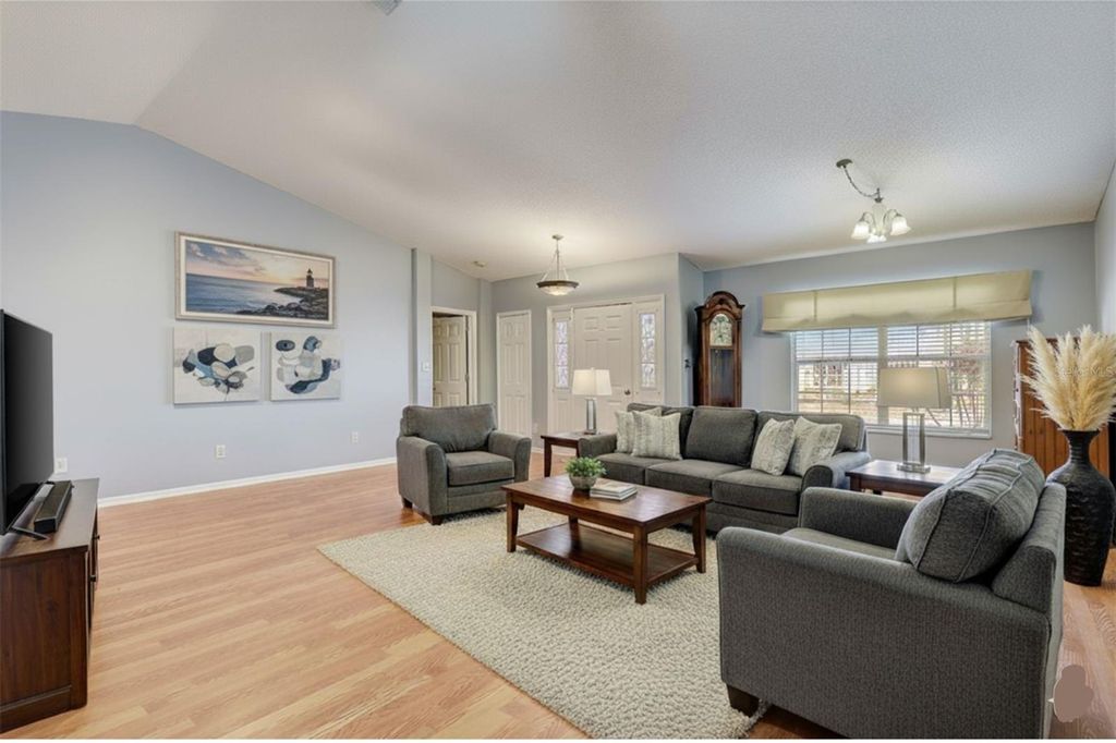 Photo of 25273 Lost Oak Circle, Leesburg, FL 34748 (MLS # G5102745)