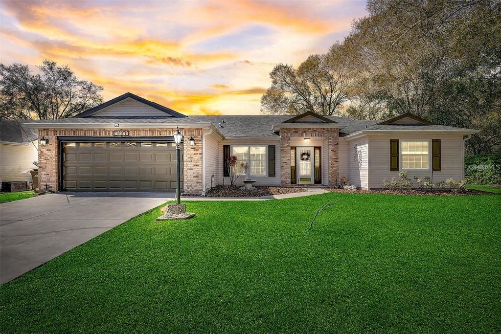 Photo of 25273 Lost Oak Circle, Leesburg, FL 34748 (MLS # G5102745)