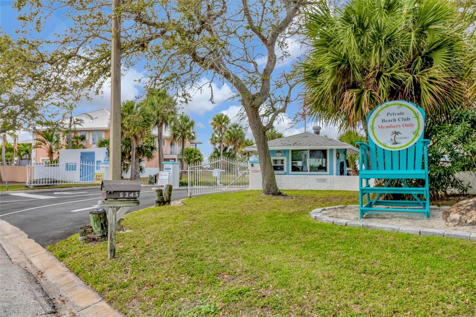 REGENCY PALMS CONDOS BLDG 6 - Residential