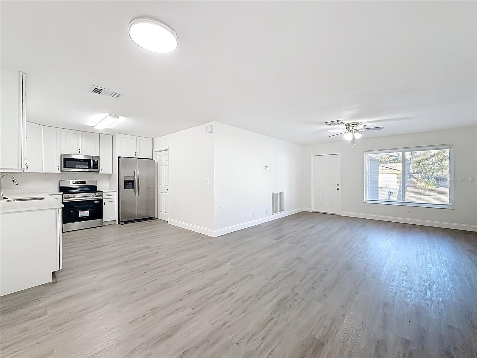 ANCHORAGE OF TARPON LAKE UNIT THREE THE - Residential