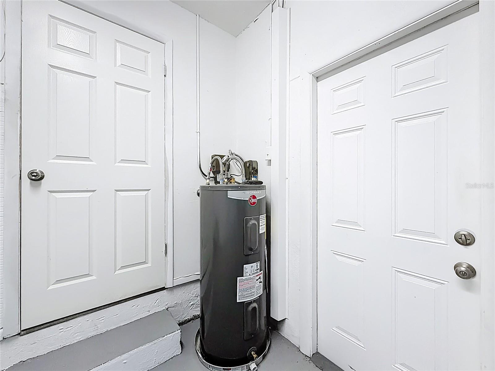 ANCHORAGE OF TARPON LAKE UNIT THREE THE - Residential