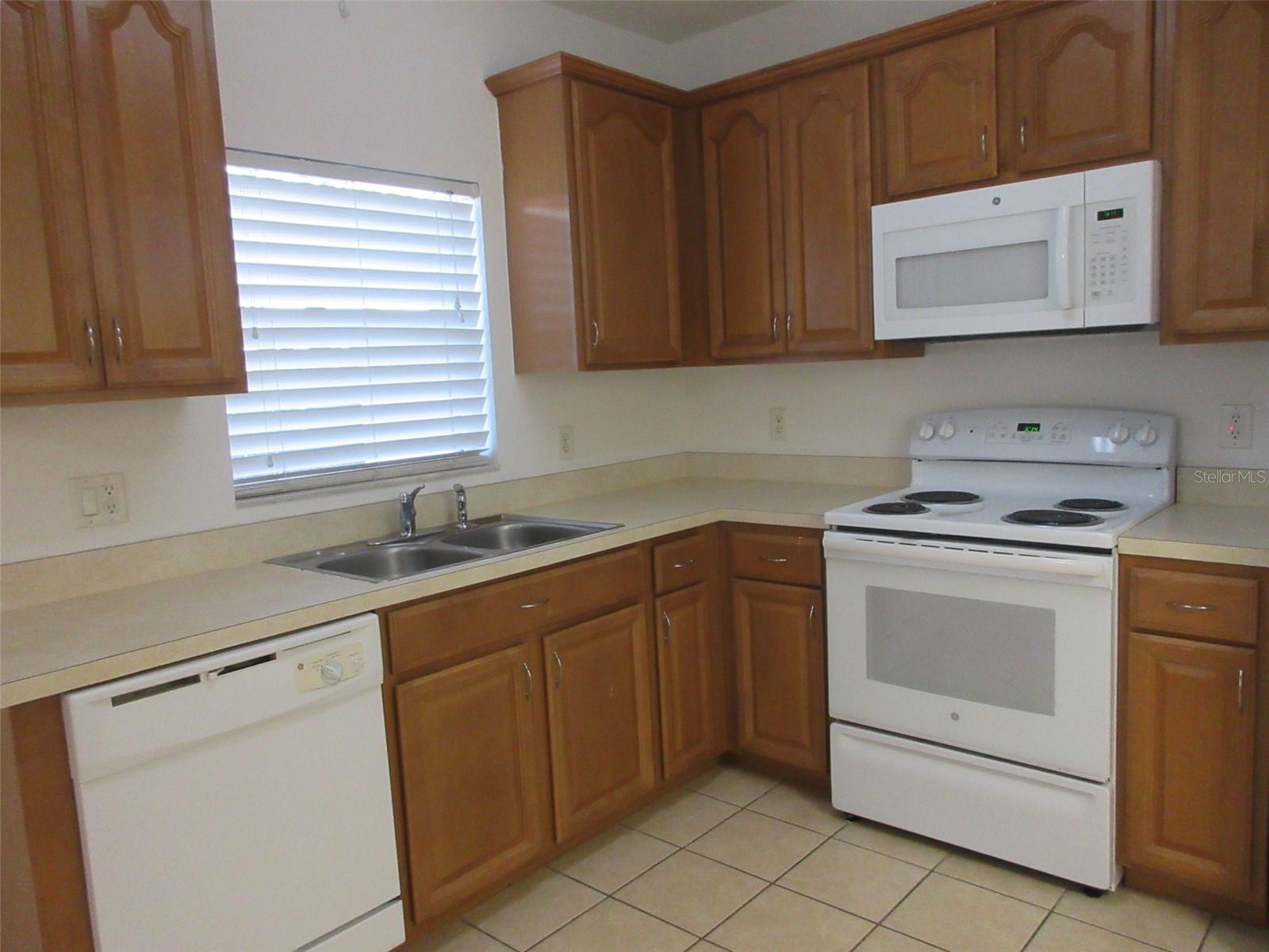 GREENBROOK WALK PH 2 OR 2113/3283 - Residential Lease