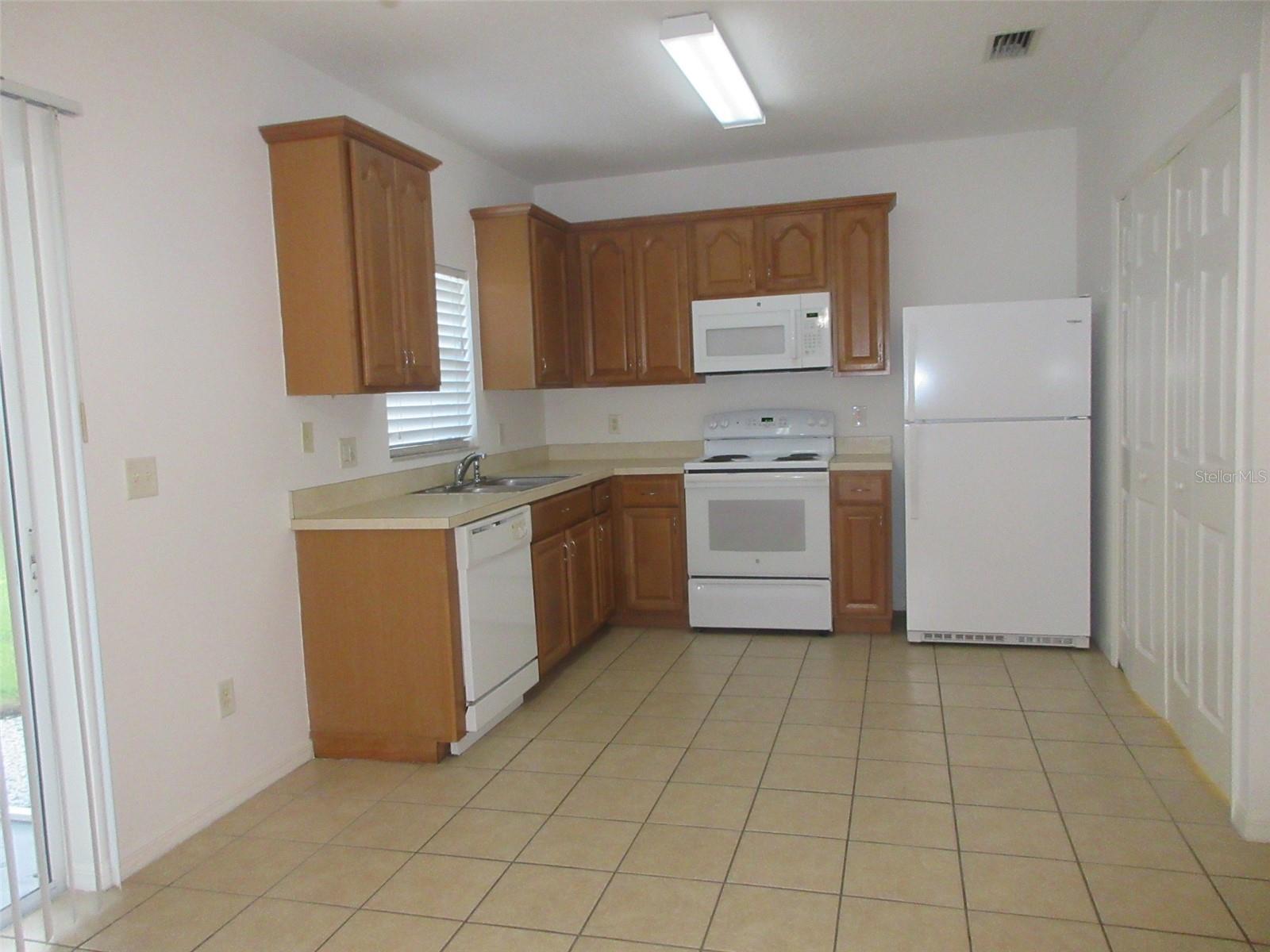 GREENBROOK WALK PH 2 OR 2113/3283 - Residential Lease