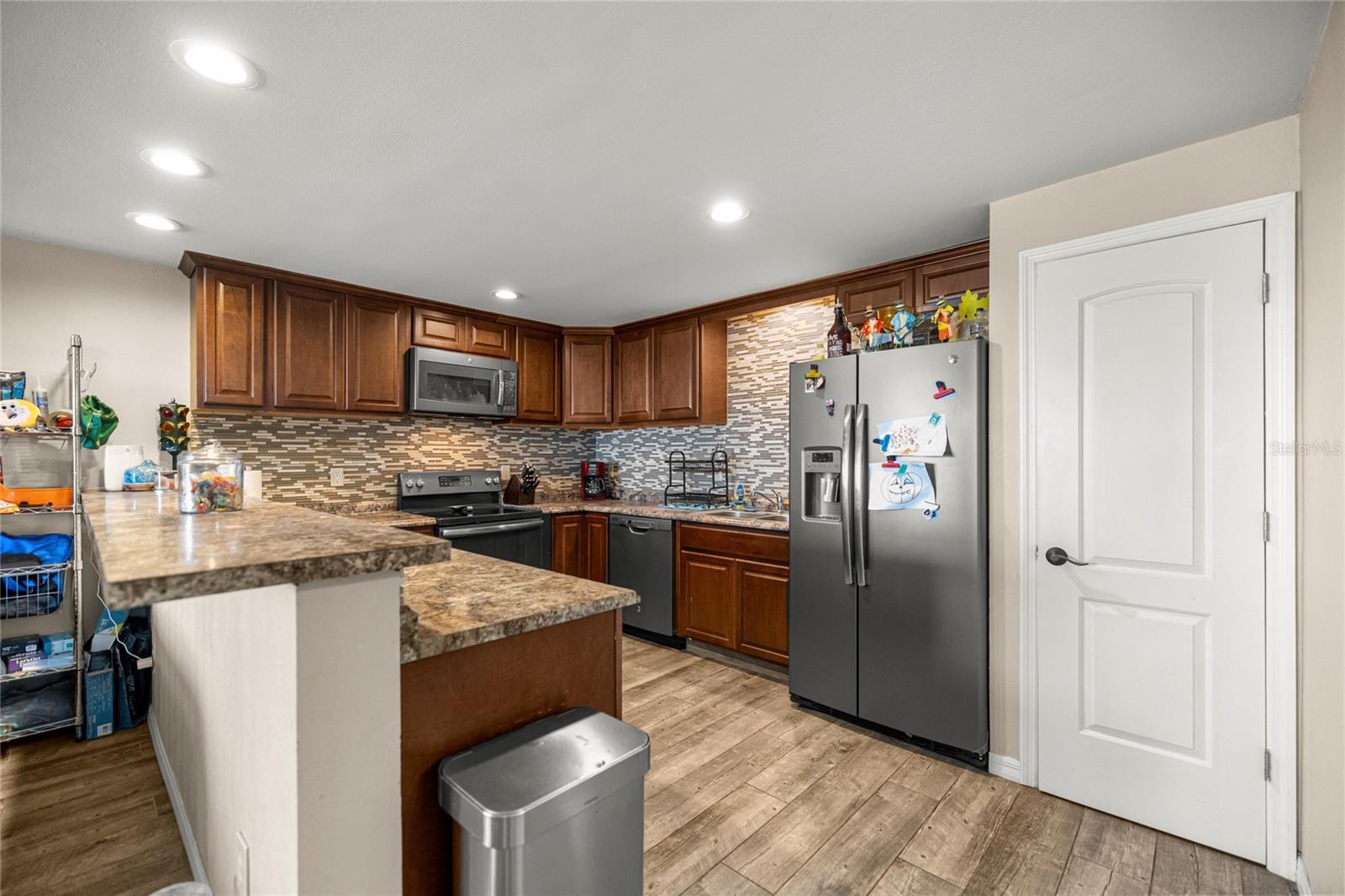 LAKESIDE AT LAKE BRYANT - Residential