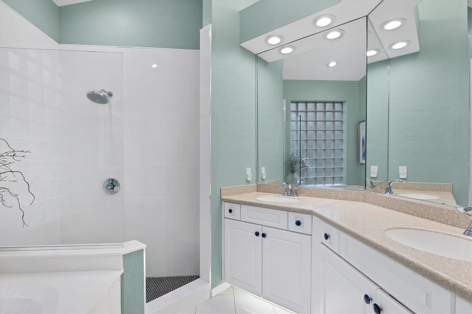 UNIVERSITY PARK COUNTRY CLUB - Residential