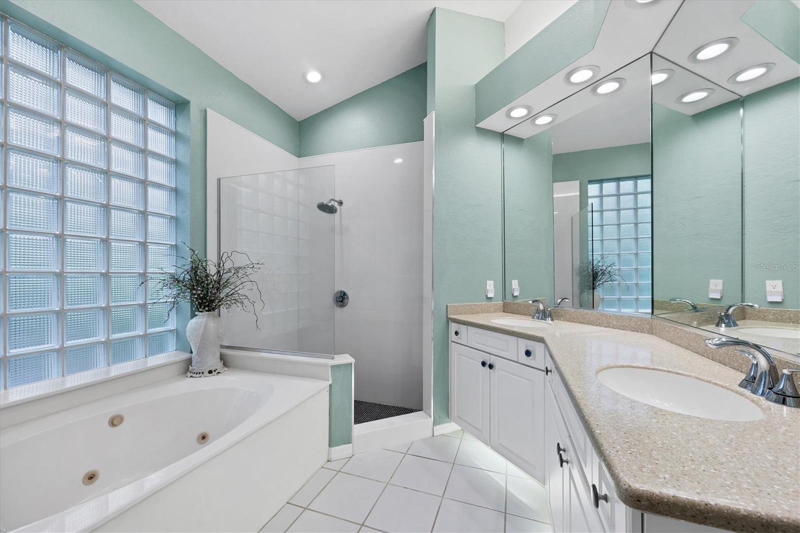 UNIVERSITY PARK COUNTRY CLUB - Residential