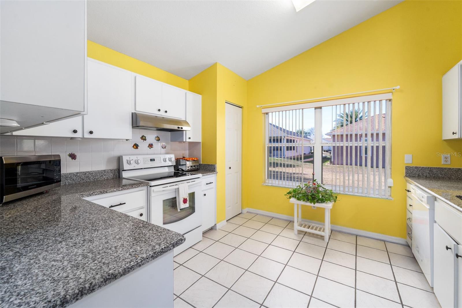 HILLS/STONECREST UN 02 - Residential