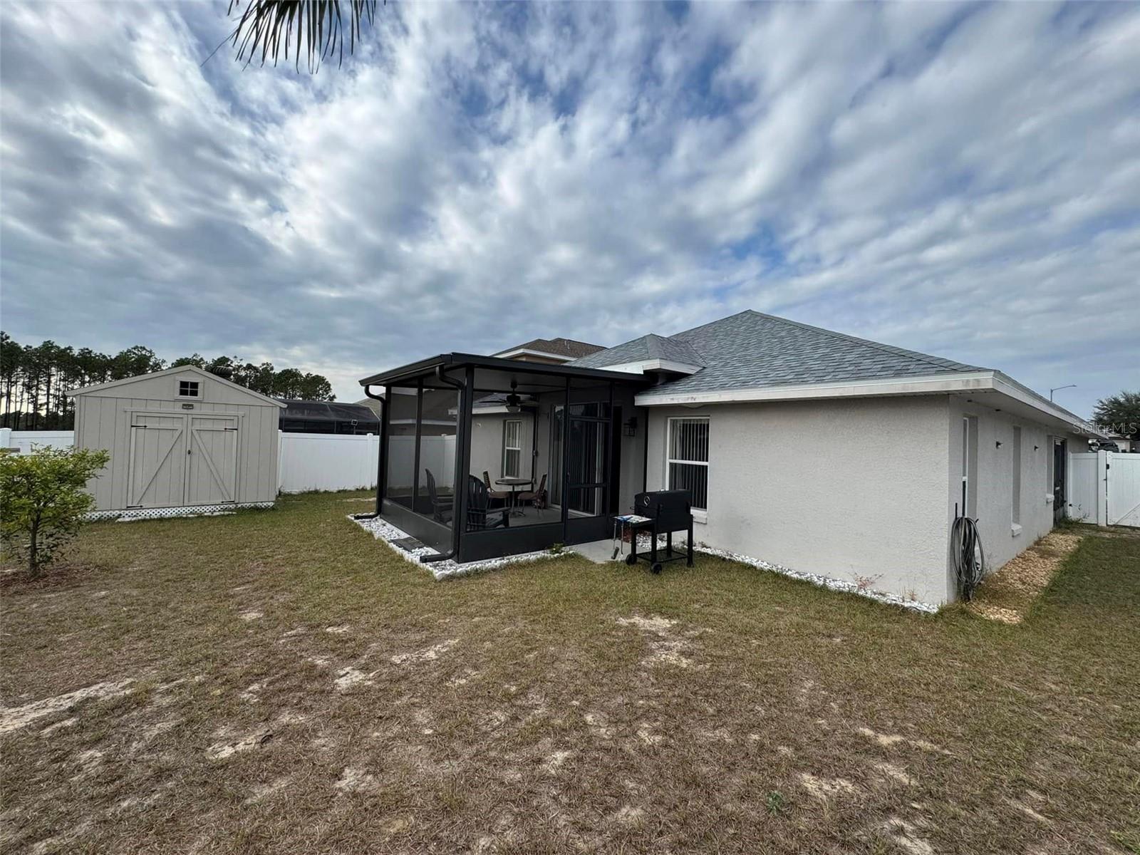 800 WOODLARK DRIVE