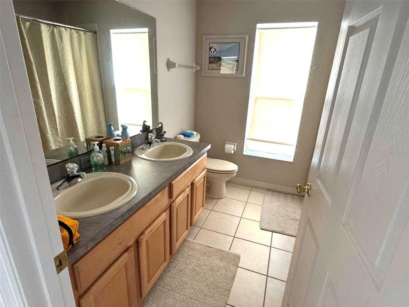 800 WOODLARK DRIVE