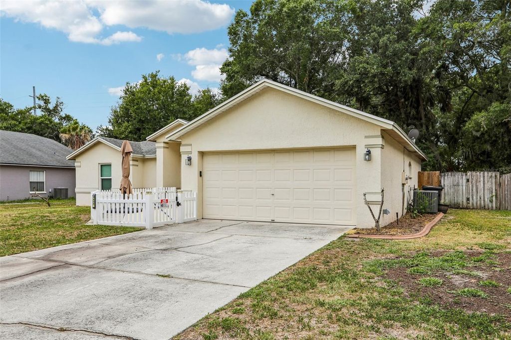 Photo of 3434 Diamond Terrace, Mulberry, FL 33860 (MLS # L4961884)