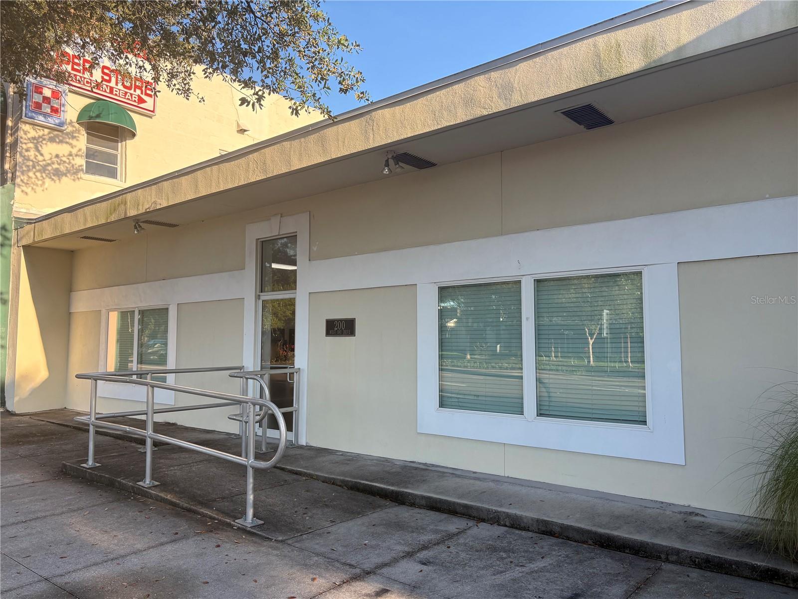 200 W BAY DRIVE