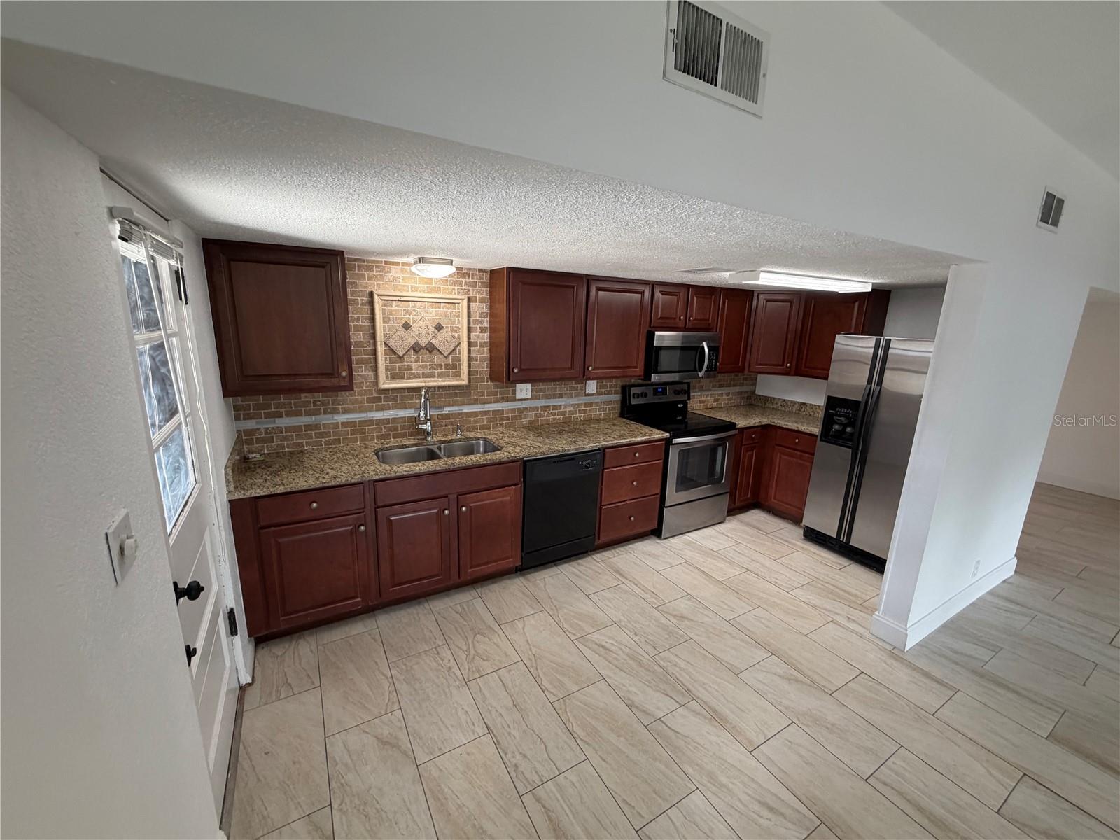 BILTMORE SHORES SEC 01 - Residential Lease