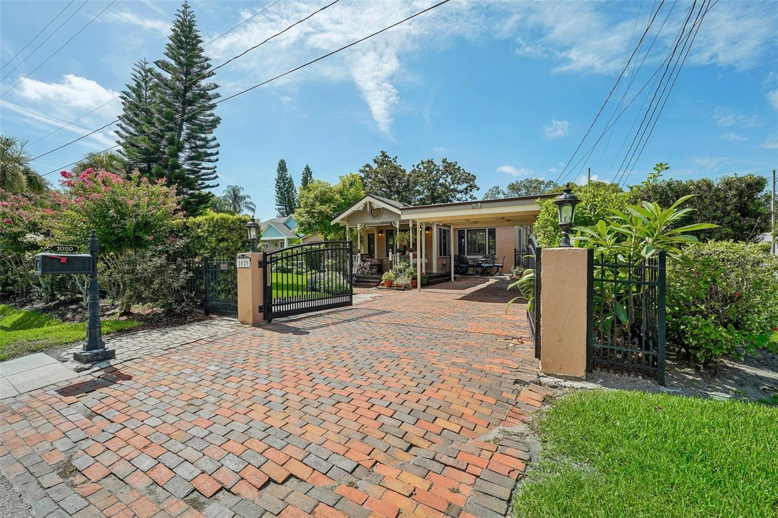 UNIVERSITY HEIGHTS - Residential