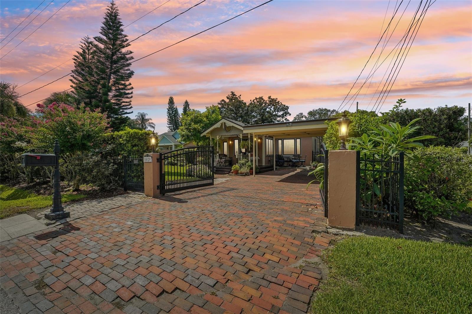 UNIVERSITY HEIGHTS - Residential