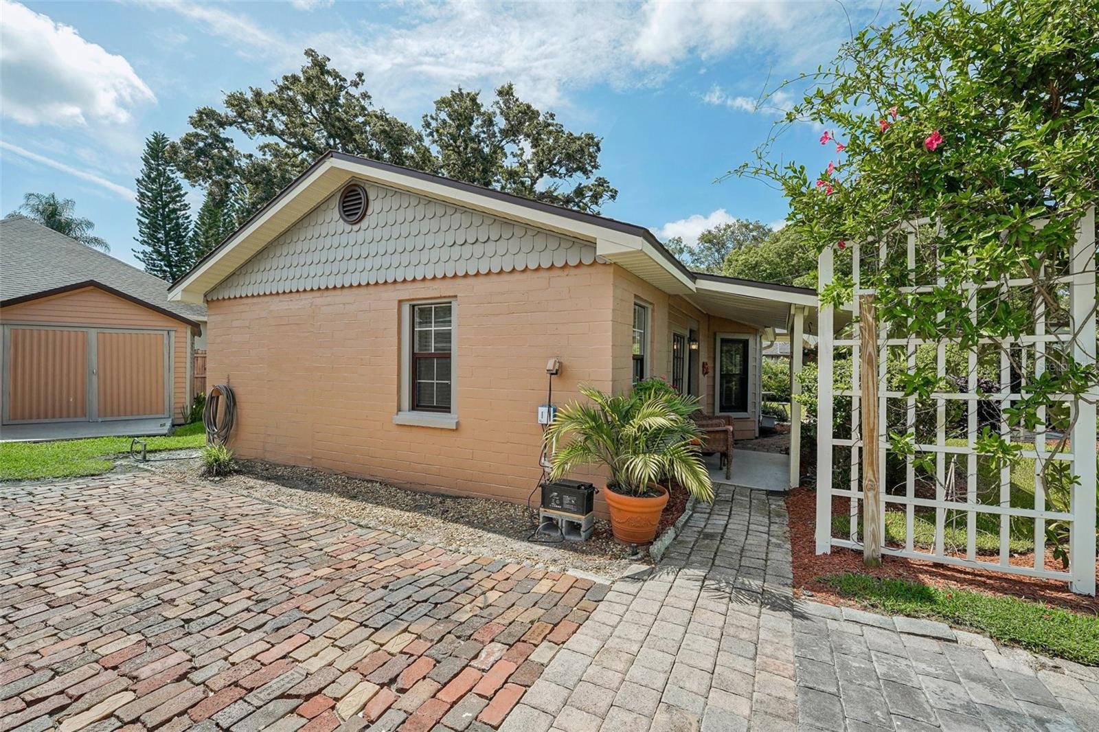 UNIVERSITY HEIGHTS - Residential