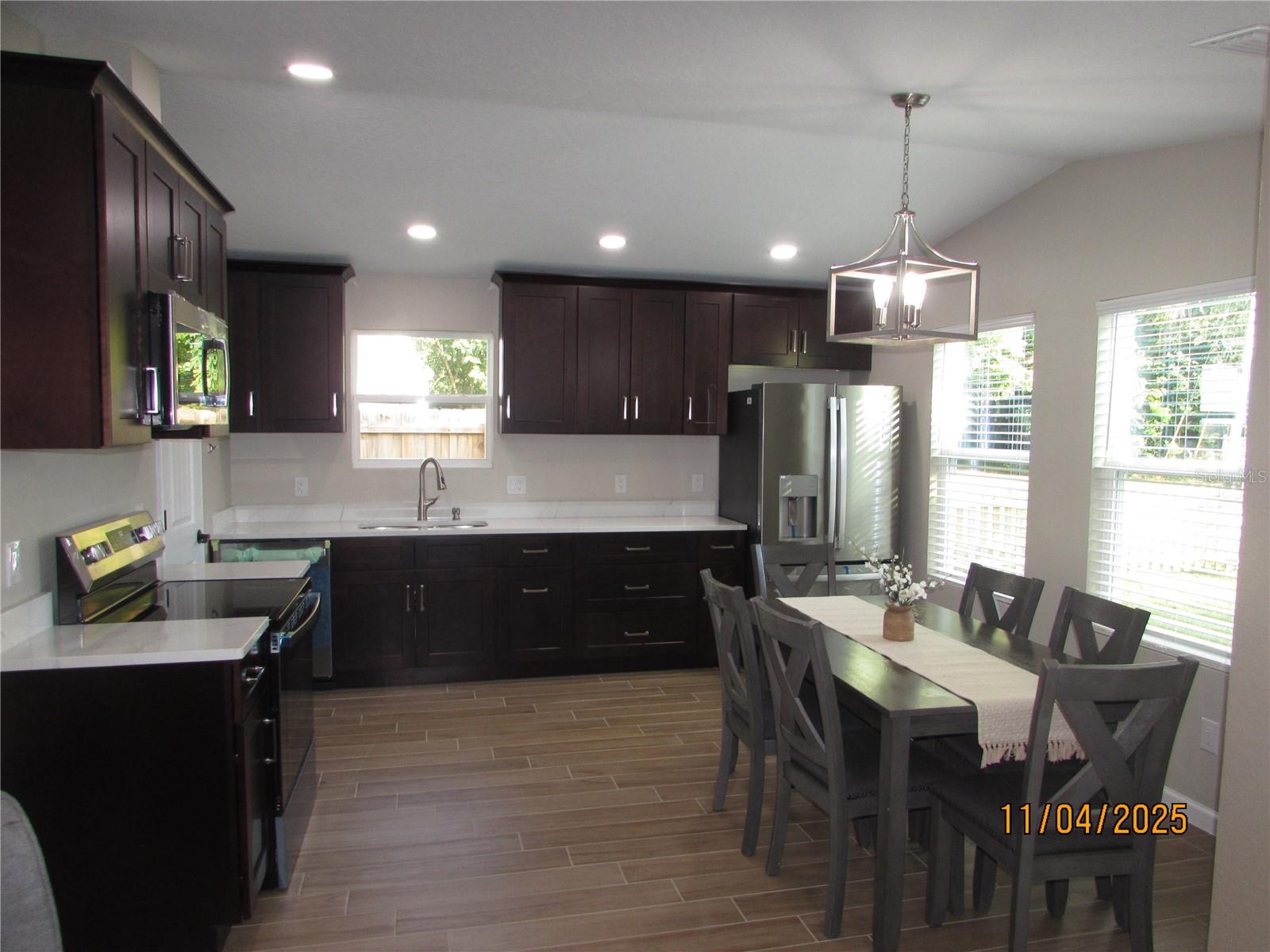 BOND LUMBER CO BLK 07-08 & 15-16 HOWRYS ADD DELAND - Residential