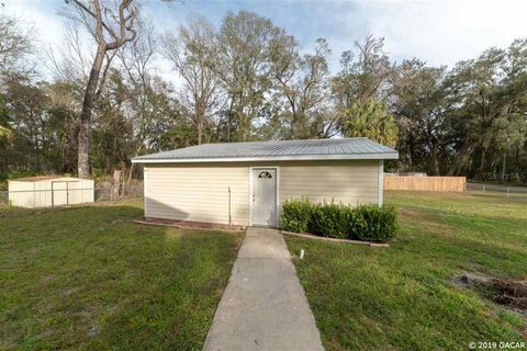 A home in Fanning Springs