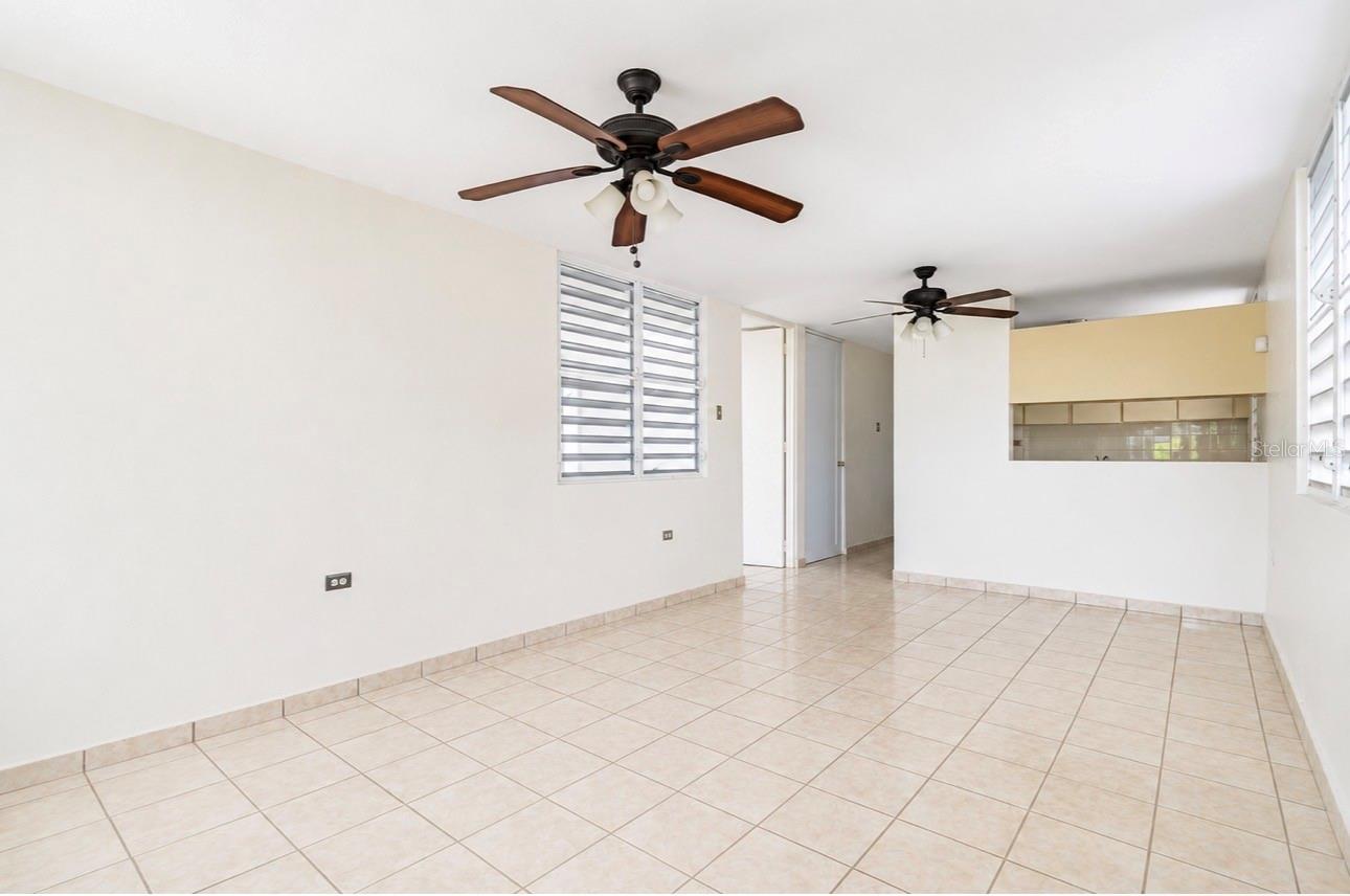 Calle I-13 S URB. PALMAS DEL SOL I-13