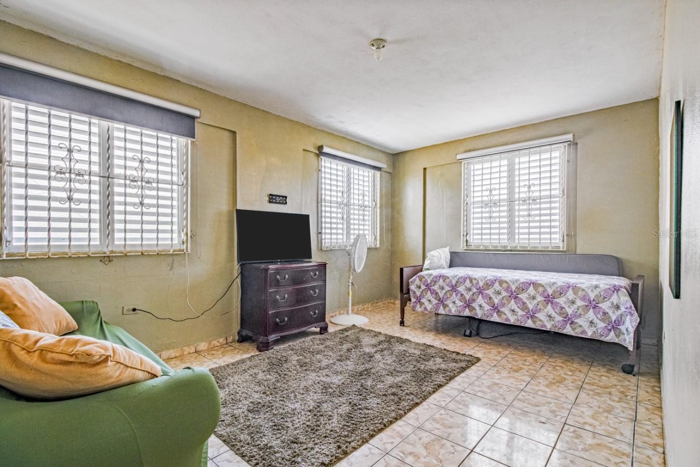 C URB. REPARTO LA HACIENDA 25-99