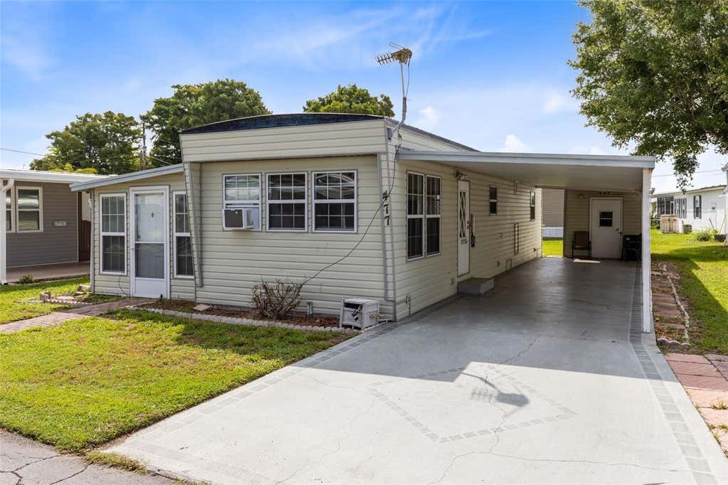 Photo of 477 Marina Lane, Tavares, FL 32778 (MLS # O6434207)