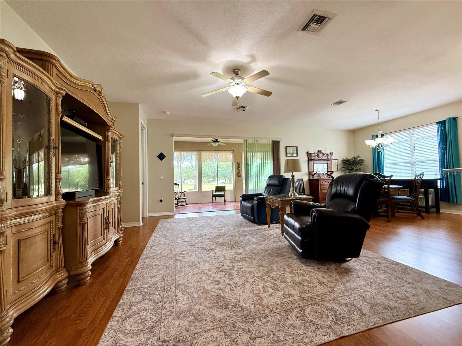 SUMMERGLEN - Residential