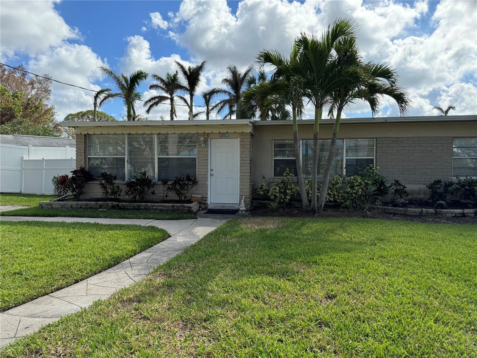 **ANNUAL RENTAL** - Beautifully renovated 2 bedroom 1 bathroom apartment available for an annual rental just off of Roberts Bay. This apartment has all new appliances with access to a common, in-ground pool onsite. Located just minutes away from historic Venice Island, beaches and local shops and restaurants. Coin-operated laundry is also available onsite.