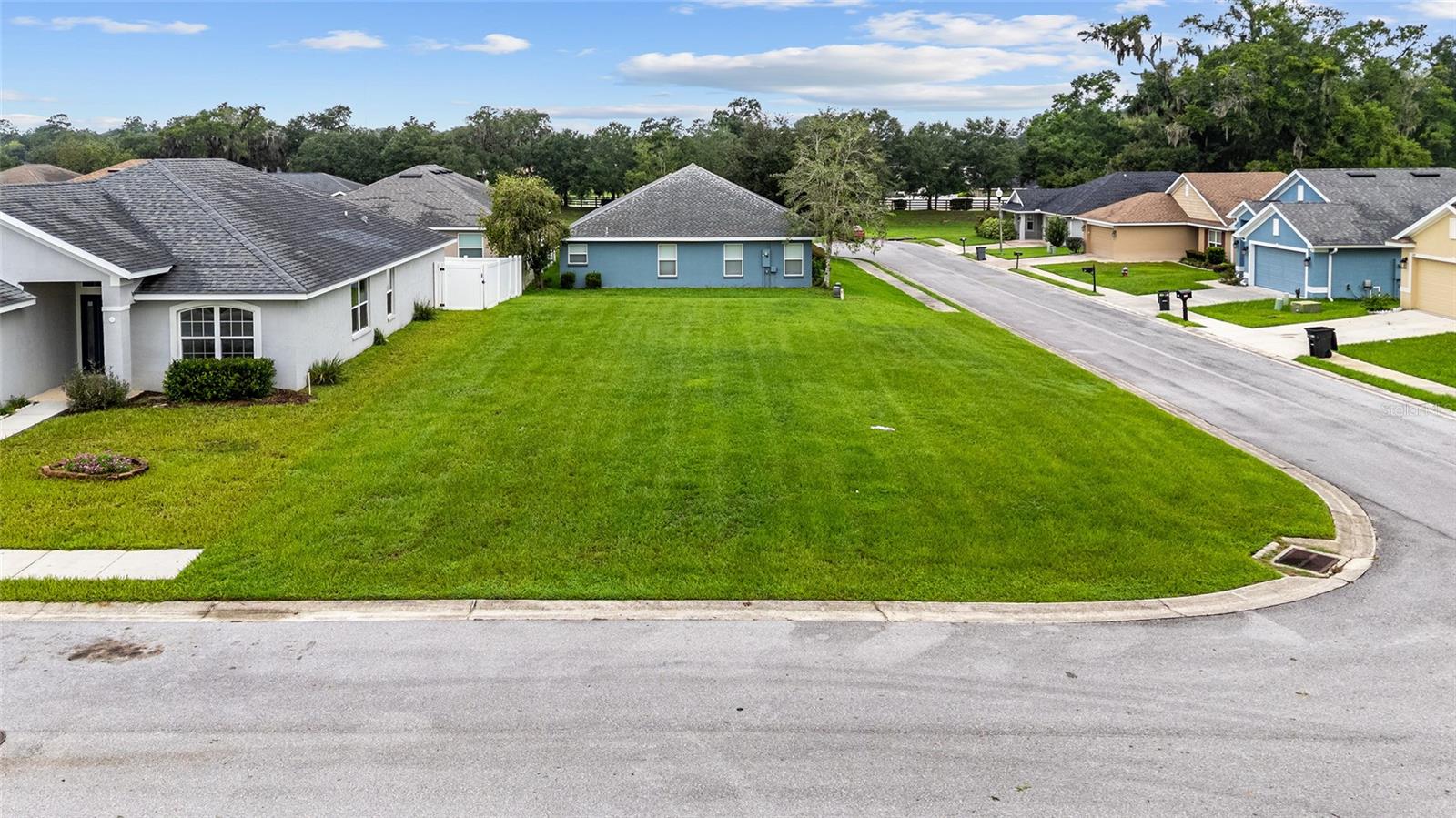 One of the Last Remaining Lots in St. James Park – Corner Lot with Public Utilities!
Enjoy the peace of mind that comes with a gated neighborhood. Situated just north of downtown Ocala. With no CDD fees and a low HOA, this community offers exceptional value.
St. James Park is known for its peaceful setting, attractive homes, and convenient access to shopping, dining, major roadways. Just a short drive to downtown Ocala and easy commute to Gainesville. Whether you're looking to build now or secure a lot for the future, this is one of the last opportunities for a vacant lot in St James Park.