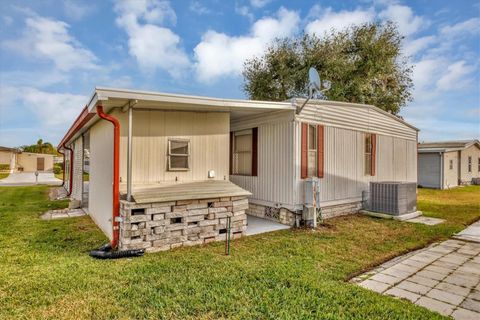 A home in ELLENTON