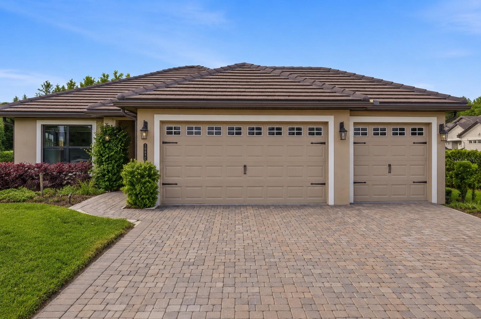 4000 JULIANA LAKE DRIVE