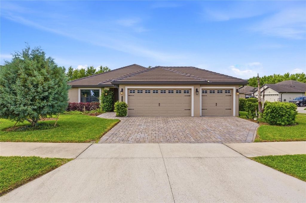 Photo of 4000 Juliana Lake Drive, Auburndale, FL 33823 (MLS # P4938310)