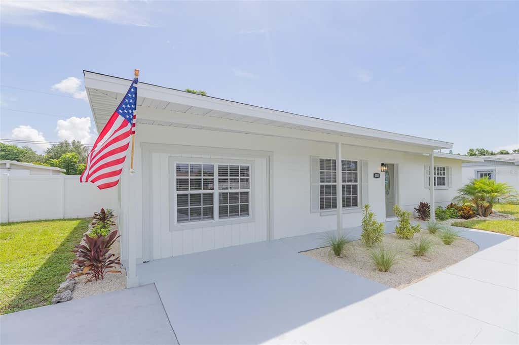 Photo of 4203 36th Street W, Bradenton, FL 34205 (MLS # A4704032)