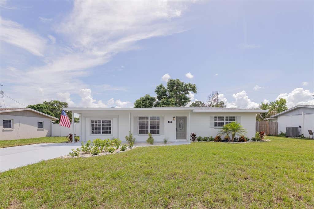 Photo of 4203 36th Street W, Bradenton, FL 34205 (MLS # A4704032)