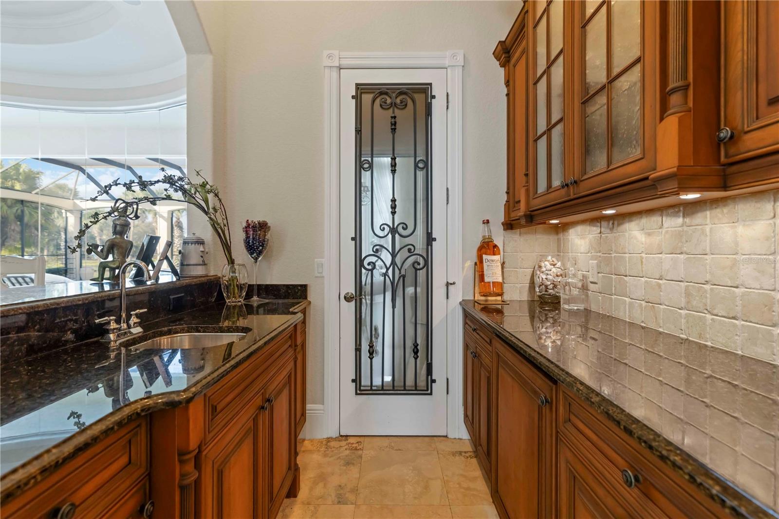 FOUNDERS CLUB - Residential